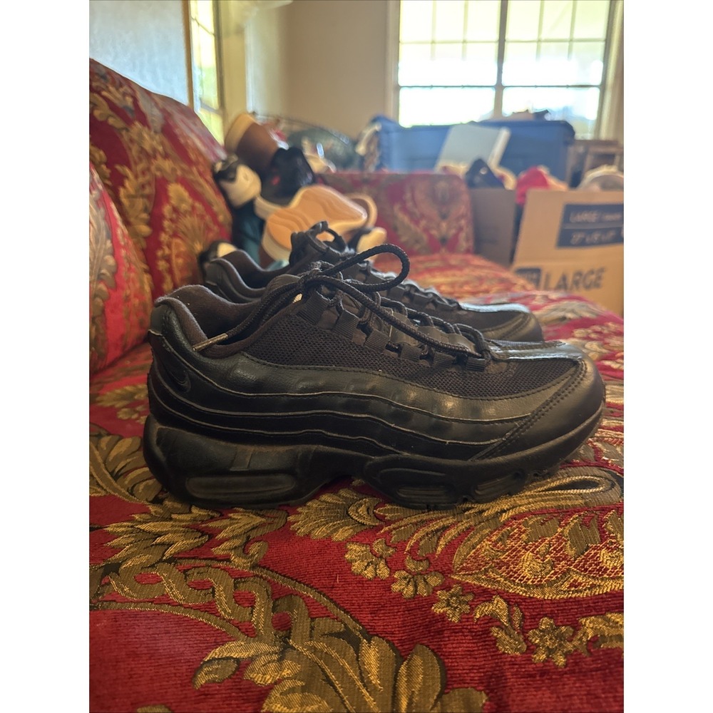 NIKE AIR MAX 95 RECRAFT ALL BLACK RUNNING SHOES  Sz 7 Youth